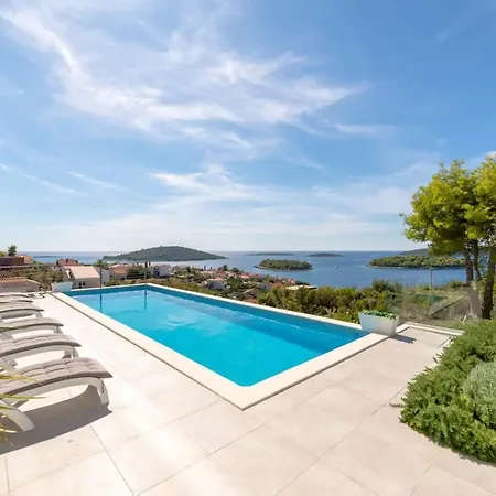 Villa Marvela - Family 4 Bedroom Maslinica Exterior photo