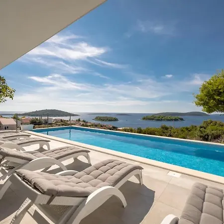Villa Marvela - Family 4 Bedroom Maslinica Exterior photo