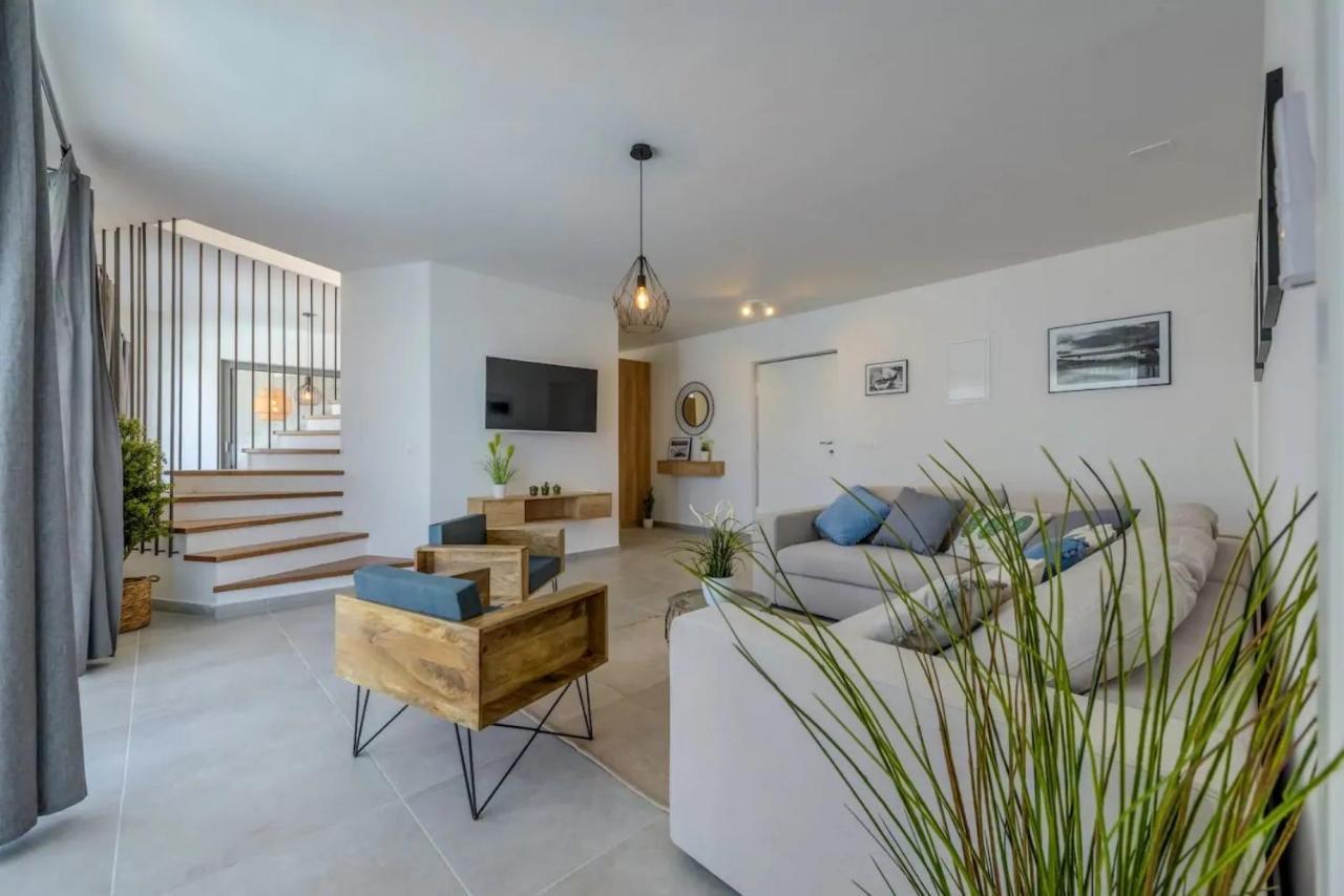 Marvela - Family 4 Bedroom * Maslinica