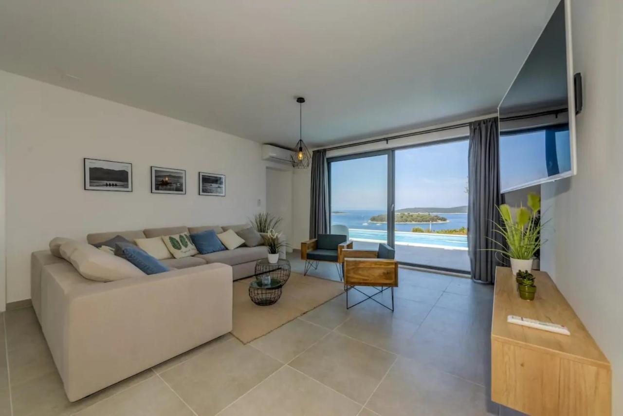 Marvela - Family 4 Bedroom * Maslinica